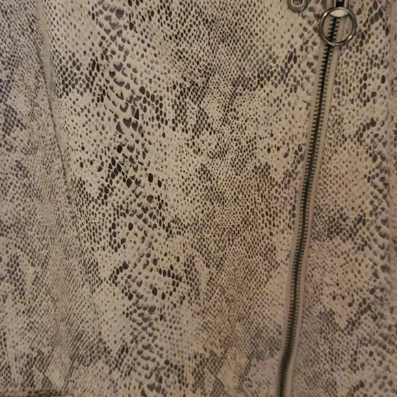 Haute Monde Motorcycle crop Snakeskin jacket - size large. J - Picture 12 of 12